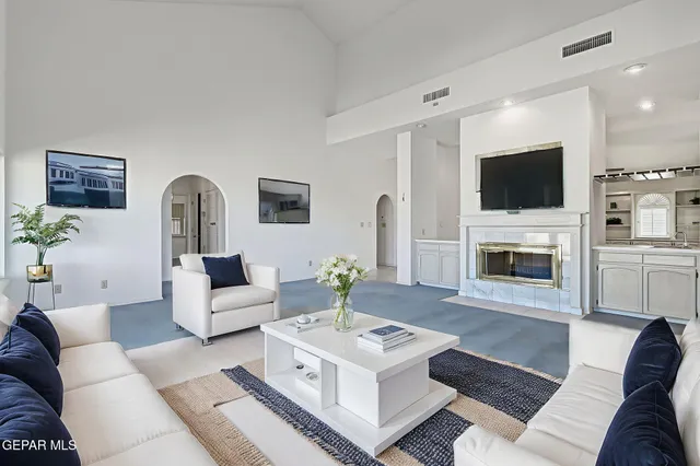 $459,999 | 401 Sharondale Drive, El Paso, TX 79912