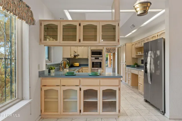 $459,999 | 401 Sharondale Drive, El Paso, TX 79912