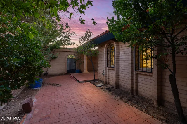 $459,999 | 401 Sharondale Drive, El Paso, TX 79912