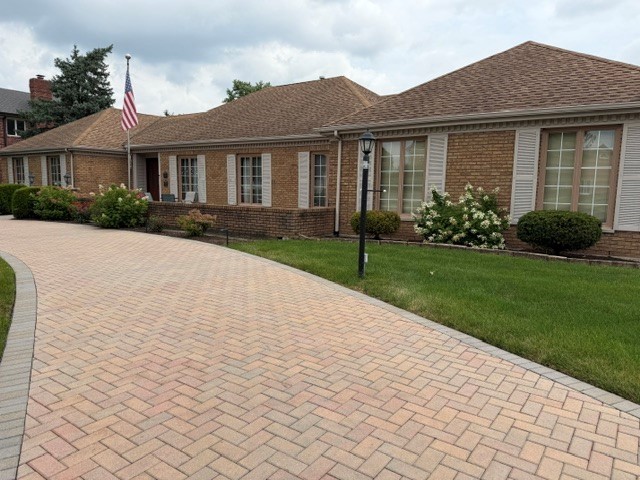 8283 Lake Ridge Drive Burr Ridge, IL 60527 - Photo 2 of 35 Gallery Image 2