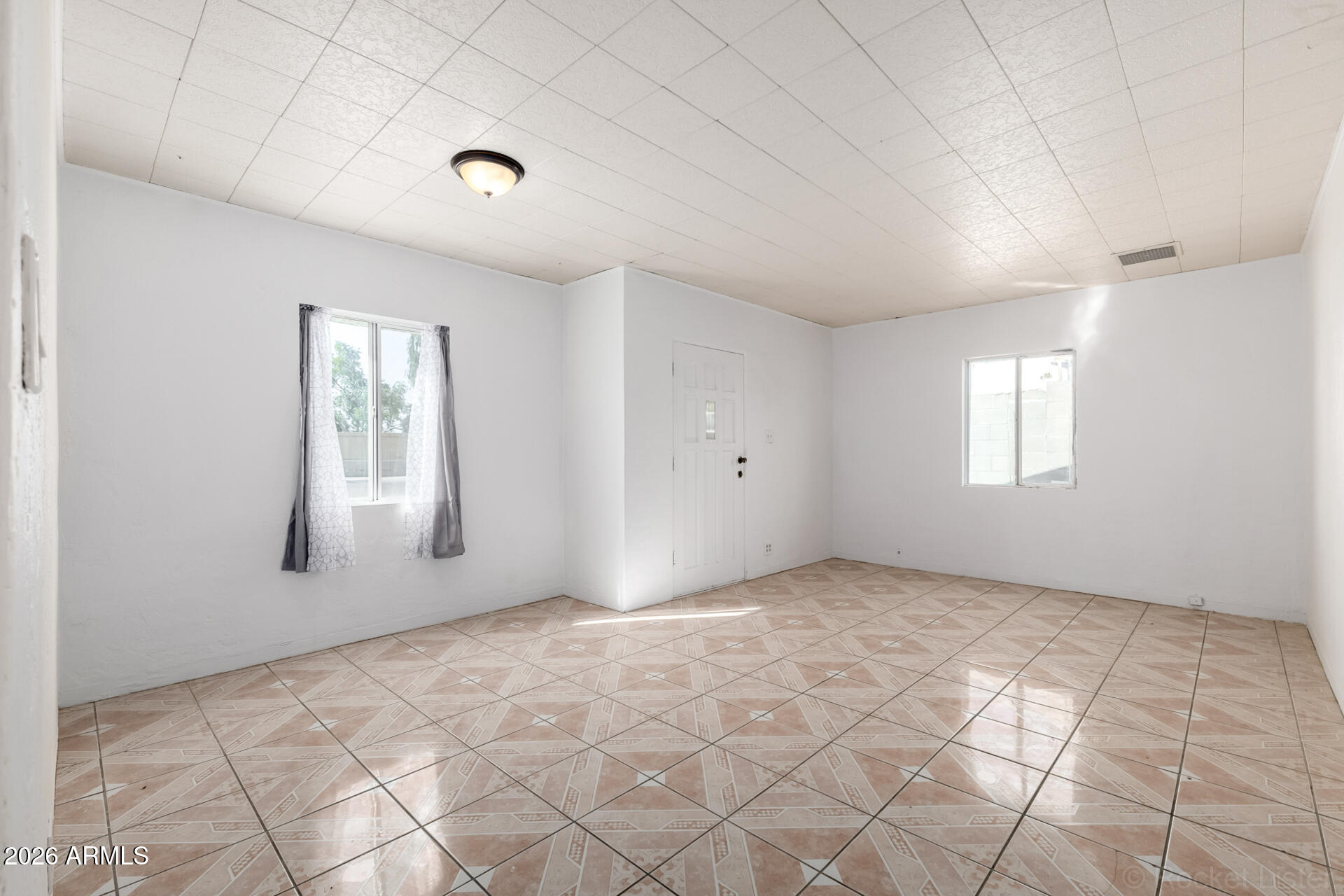 3326 West Culver Street Phoenix, AZ 85009 - Photo 10 of 18 a view of an empty room and window