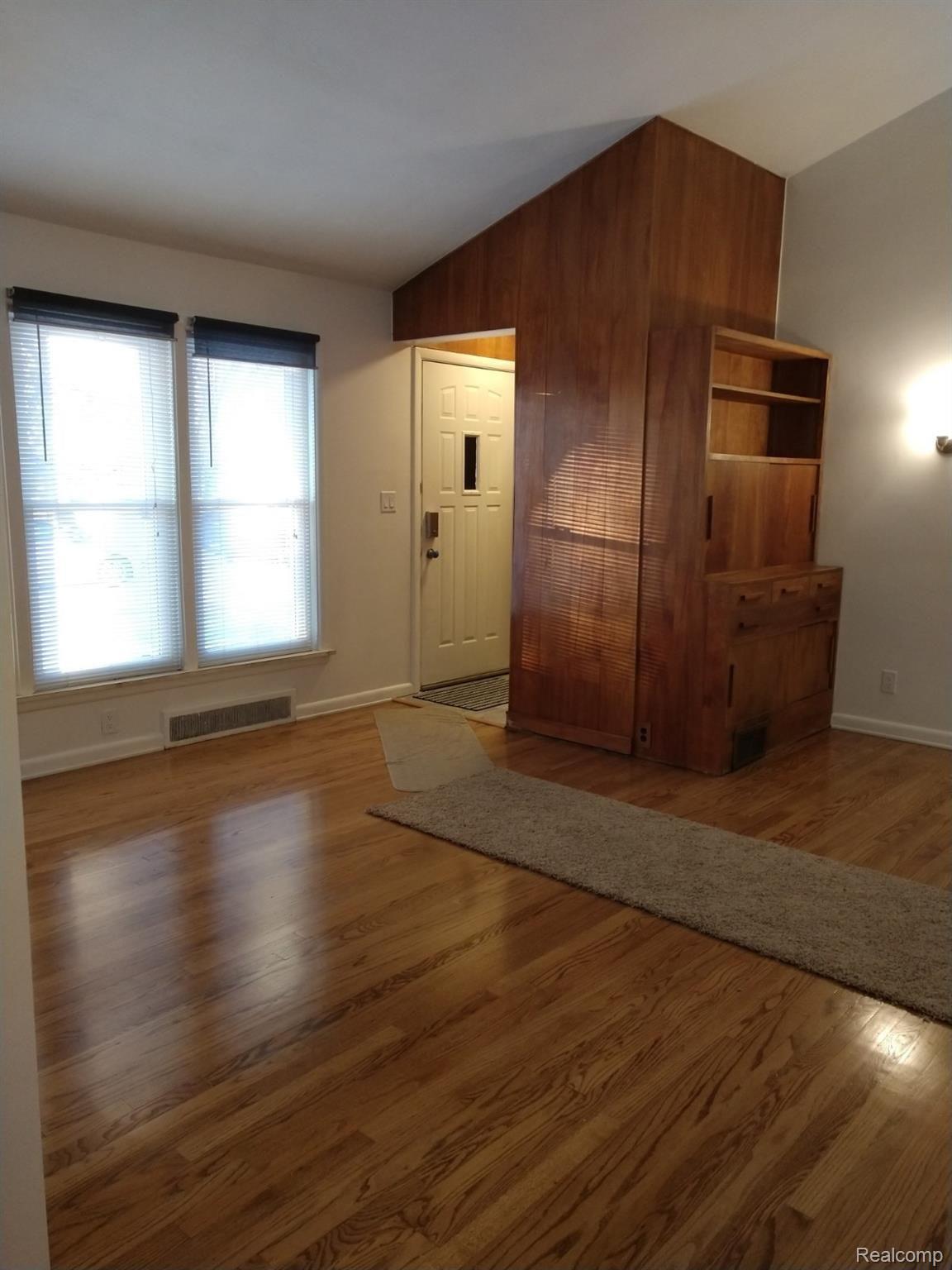 3032 Trafford Road Royal Oak, MI 48073 - Photo 7 of 22 Living Room 4.jpg