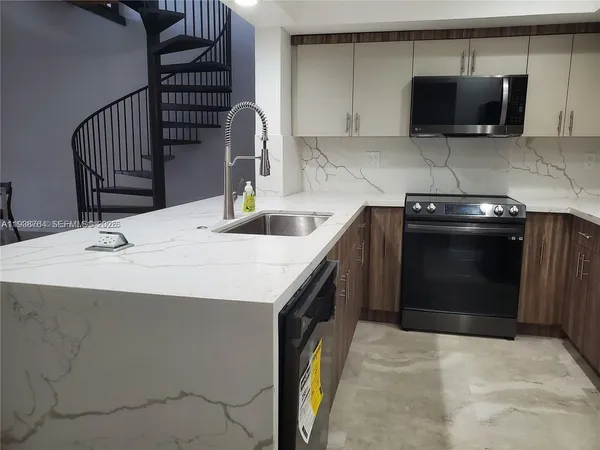 $3,750 | 8350 Dundee Terrace, Miami Lakes, FL 33016