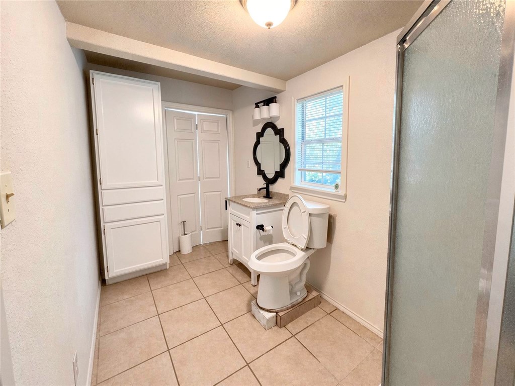 102 County Road 394 Mathis, TX 78368 - Photo 10 of 19 Bathroom