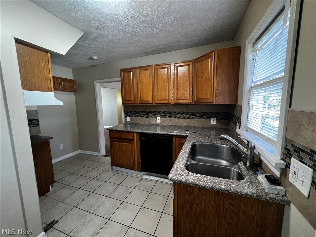 1936 Staunton Road Cleveland, OH 44118 - Photo 6 of 32