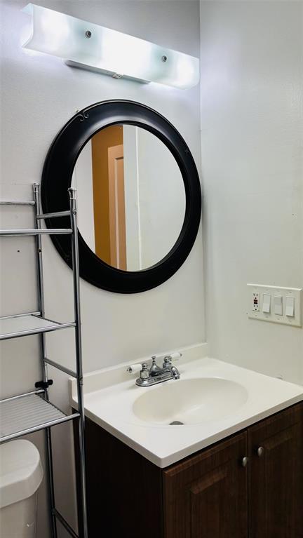 4616 Eastside Avenue, Unit A Dallas, TX 75226 - Photo 16 of 18 Bath with vanity and toilet
