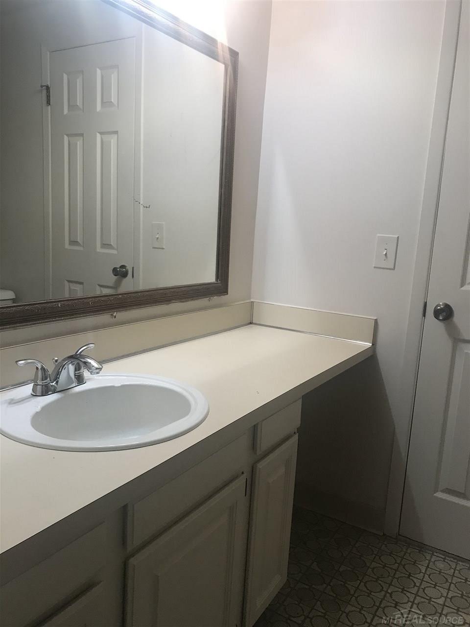 31697 Ryan Road Warren, MI 48092 - Photo 11 of 16