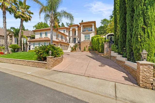 a view of entryway and hall