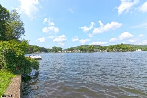 $450,000 | 54 Sunset Trail, Denville, NJ 07834