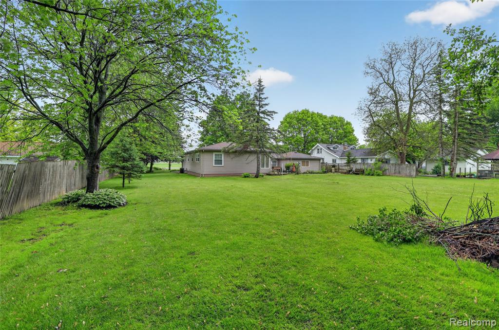 5090 Torrey Road Flint, MI 48507 - Photo 36 of 43
