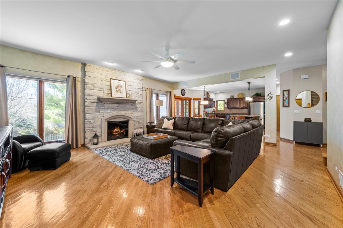 1928 North Ridge Avenue Arlington Heights, IL 60004 - Photo 3 of 36