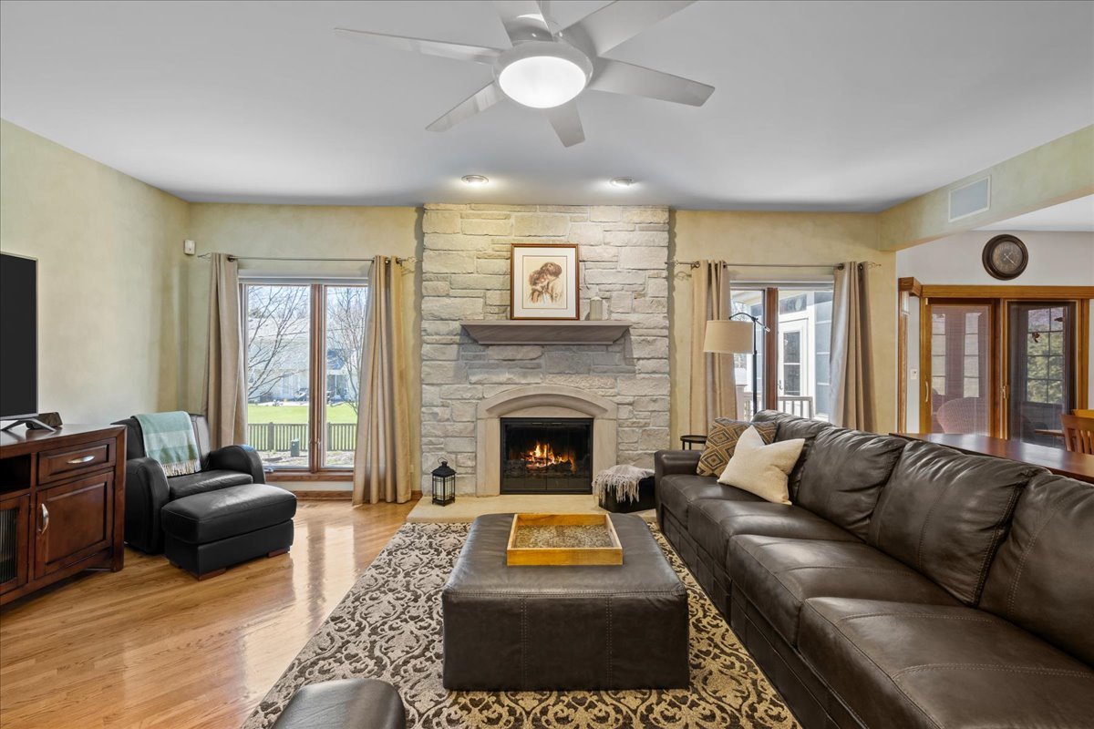 1928 North Ridge Avenue Arlington Heights, IL 60004 - Photo 4 of 36