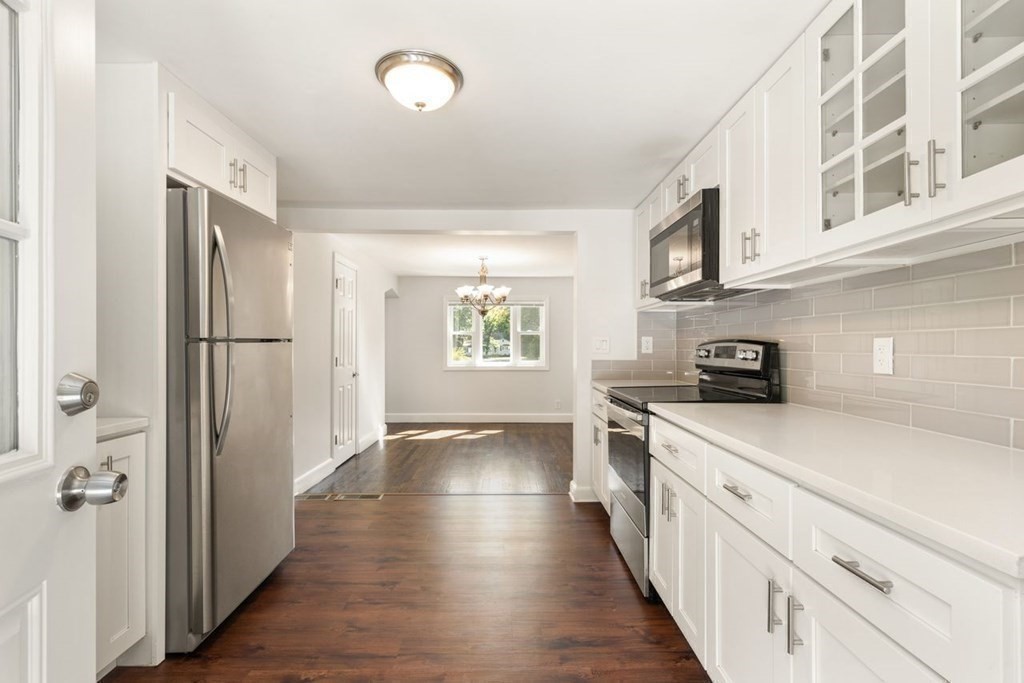 10 Suffolk Road Sharon, MA 02067 - Photo 19 of 31 Gallery Image 19