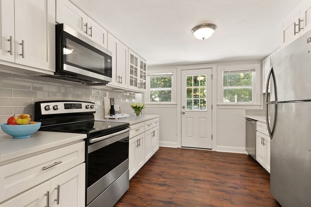 10 Suffolk Road Sharon, MA 02067 - Photo 3 of 31 Gallery Image 3