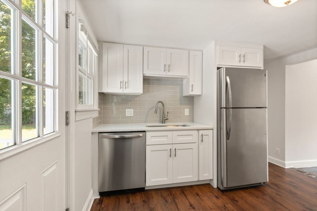 10 Suffolk Road Sharon, MA 02067 - Photo 4 of 31 Gallery Image 4