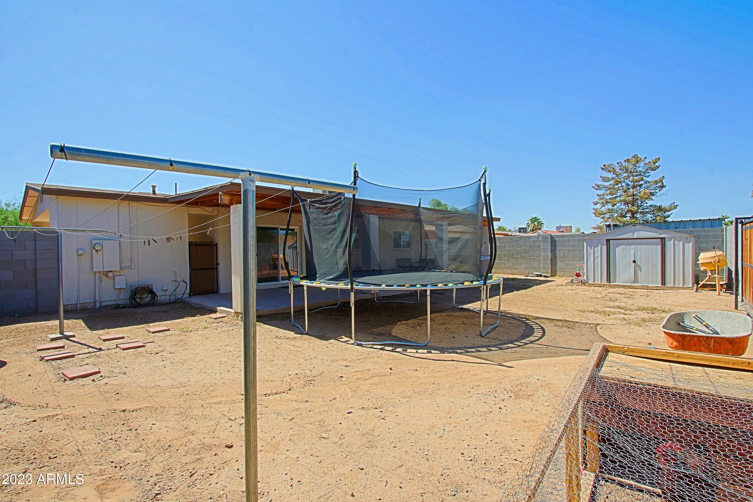 1734 West Fremont Rd. Phoenix, AZ 85041 - Photo 27 of 33 Clothesline