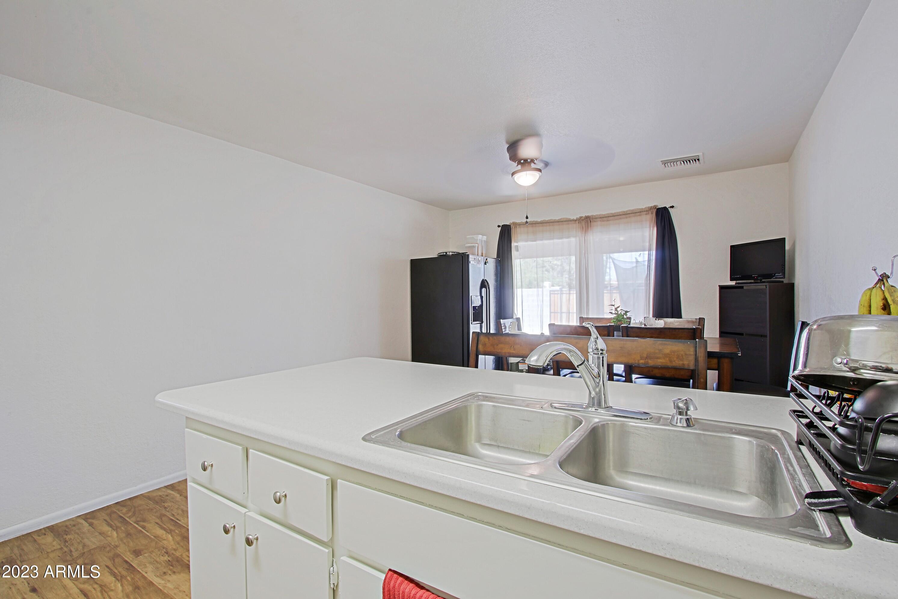 1734 West Fremont Rd. Phoenix, AZ 85041 - Photo 7 of 33 Kitchen sink