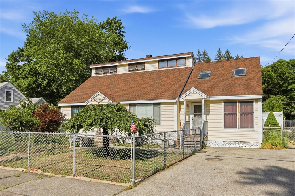 364 West Meadow Road Lowell, MA 01854 - Photo 1 of 26