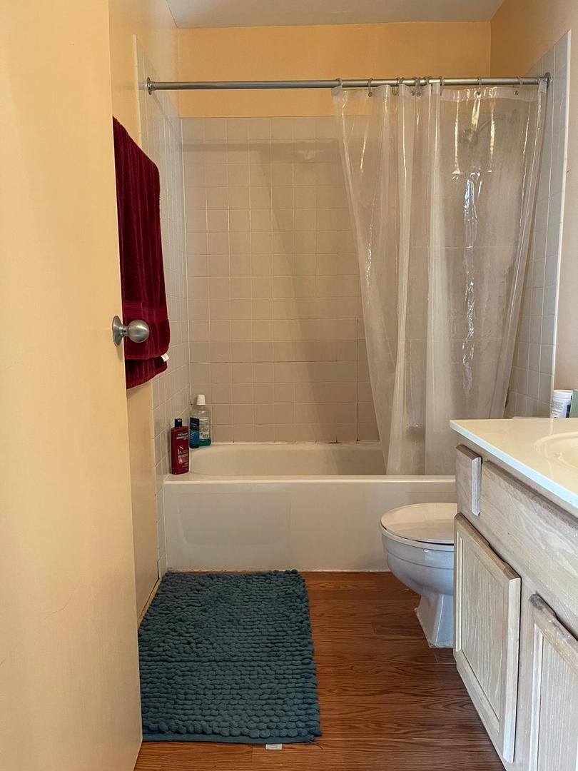 200 North Dearborn Street, Unit 1901 Chicago, IL 60601 - Photo 11 of 24 a bathroom with a bathtub and shower