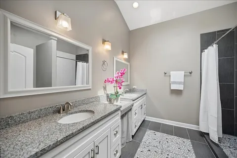 $1,899,000 | 586 Earl Drive, Northfield, IL 60093