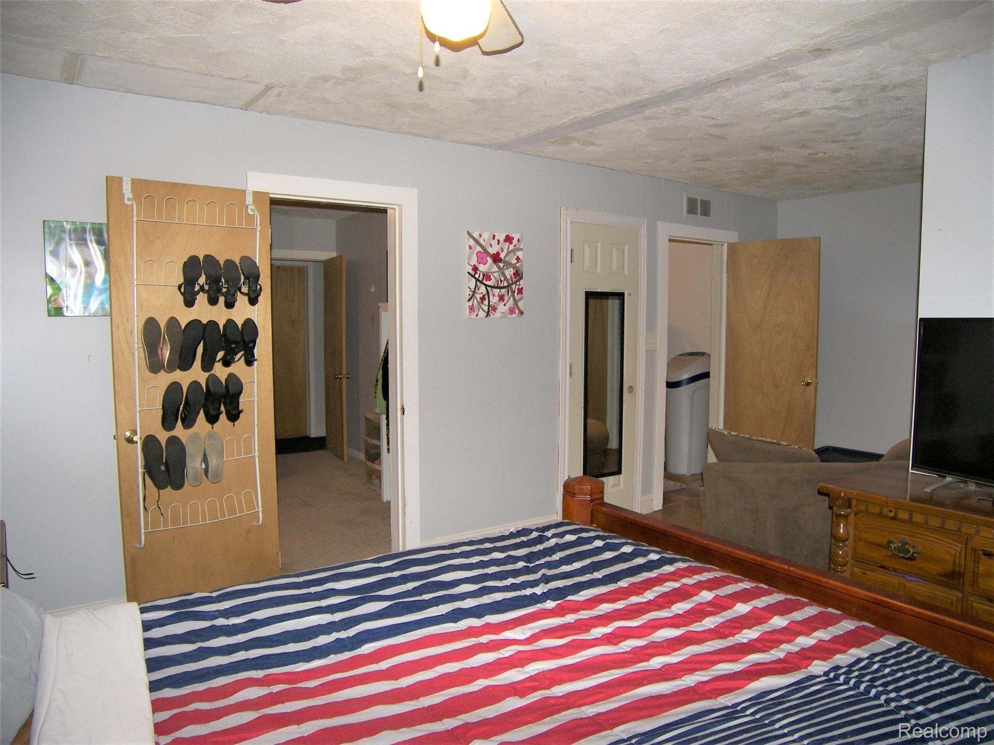 6255 North Linden Road Mount Morris, MI 48458 - Photo 11 of 22 100_3426.jpg