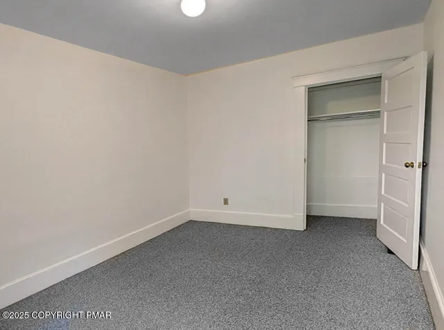 an empty room with a empty space