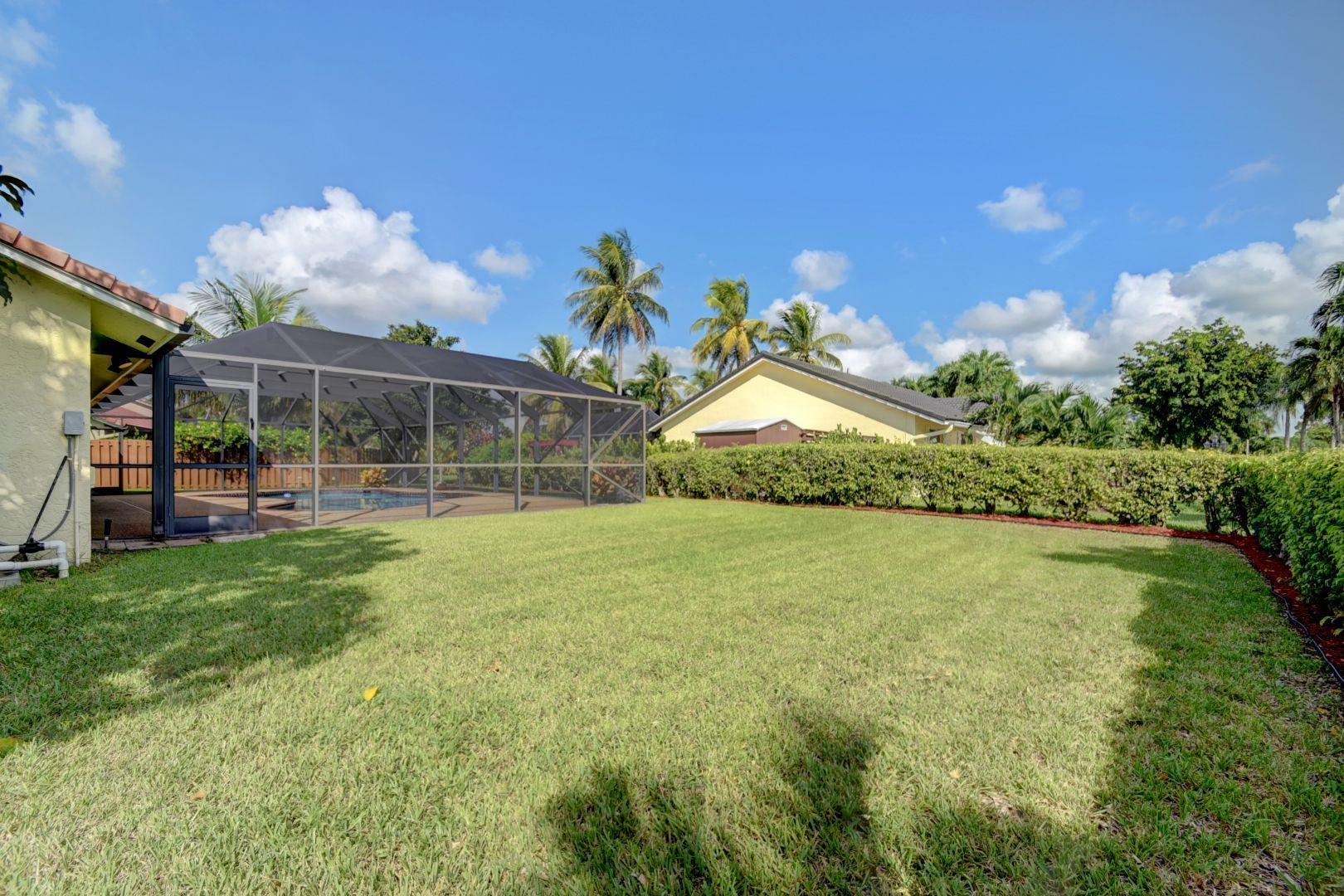 9045 Red Oak Lane Boca Raton, FL 33428 - Photo 19 of 21 Yard