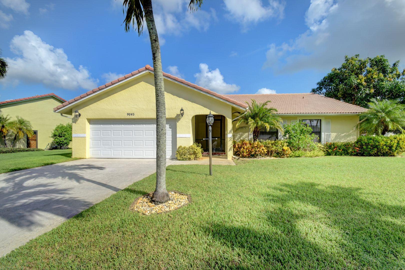 9045 Red Oak Lane Boca Raton, FL 33428 - Photo 4 of 21 Front of Home