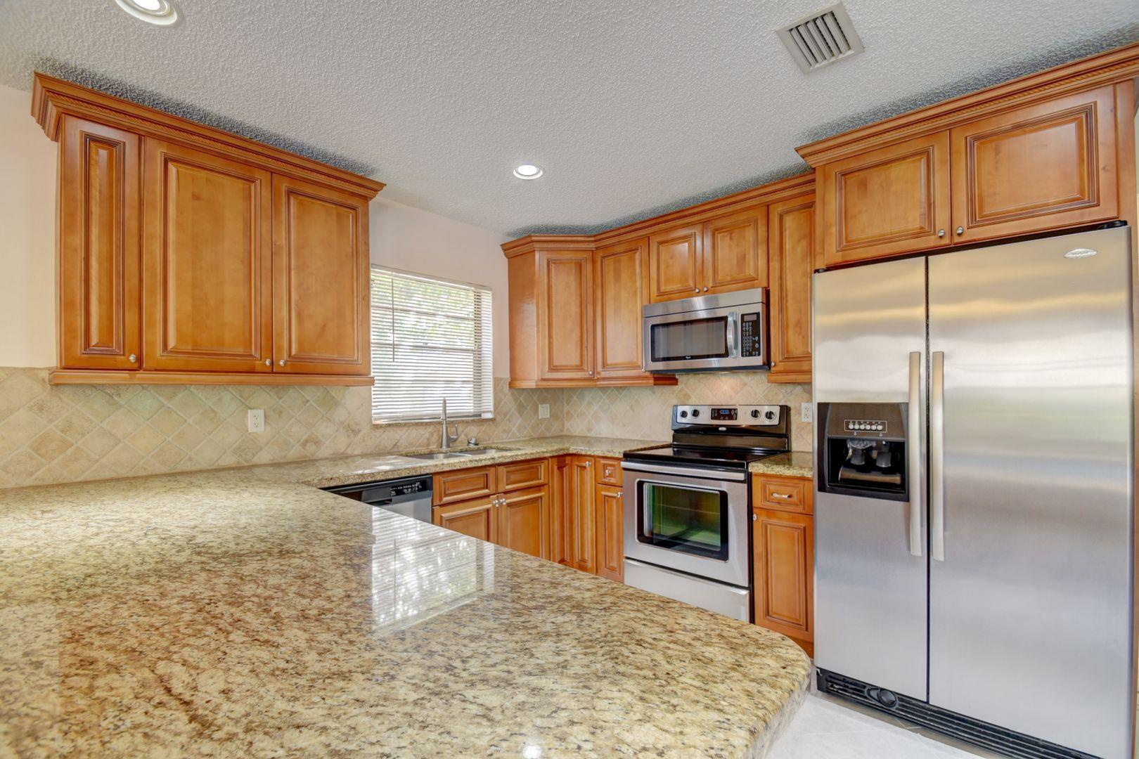 9045 Red Oak Lane Boca Raton, FL 33428 - Photo 7 of 21 Kitchen.