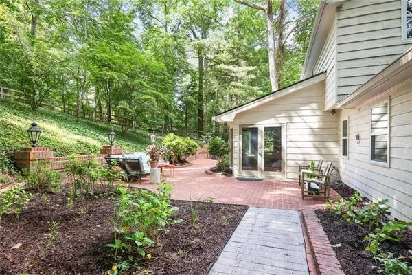 $800,000 | 355 Earlston Drive Northeast, Sandy Springs, GA 30328