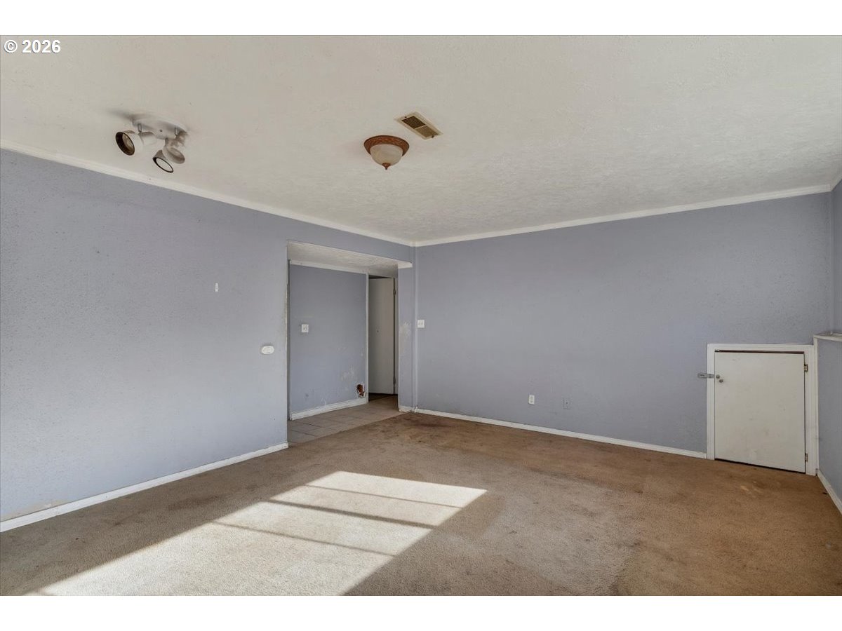 1645 Southwest 27th Street Gresham, OR 97080 - Photo 28 of 48 a view of an empty room