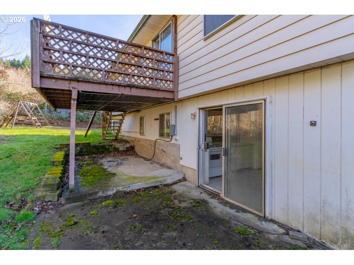 1645 Southwest 27th Street Gresham, OR 97080 - Photo 47 of 48 a view of a porch