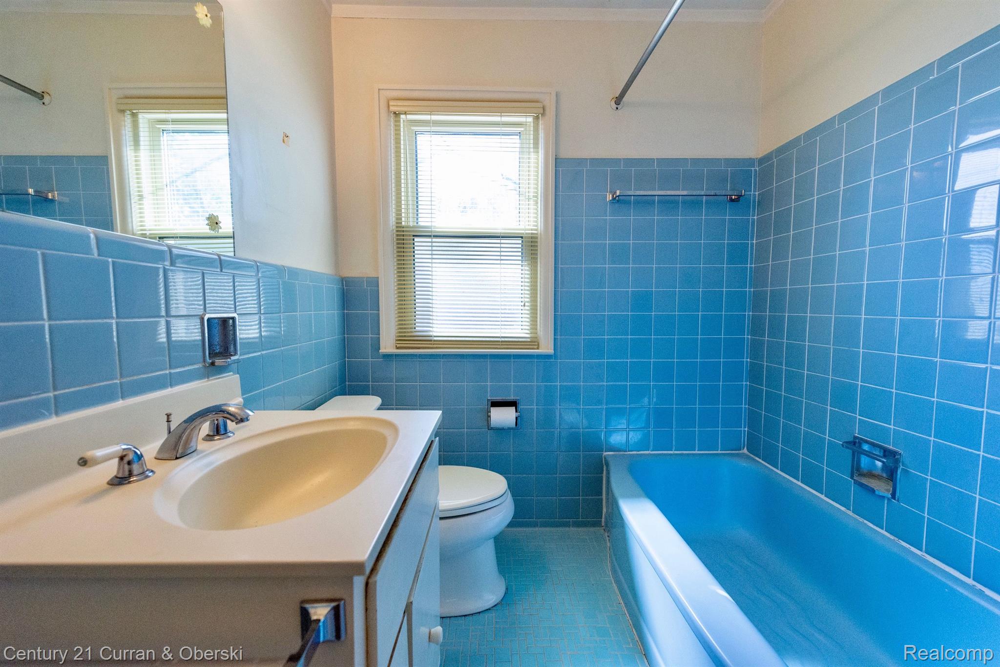 3621 Rockingham Road Royal Oak, MI 48073 - Photo 12 of 21 Cool Blue tile!