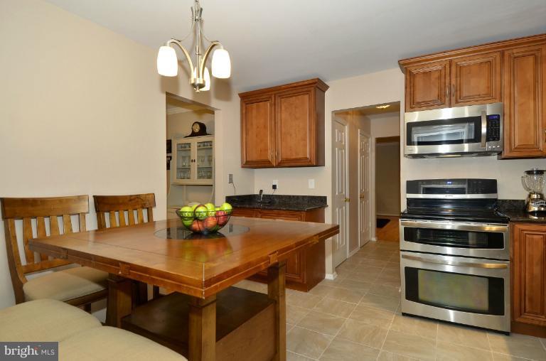 902 Pointer Ridge Drive Gaithersburg, MD 20878 - Photo 14 of 30 Kitchen