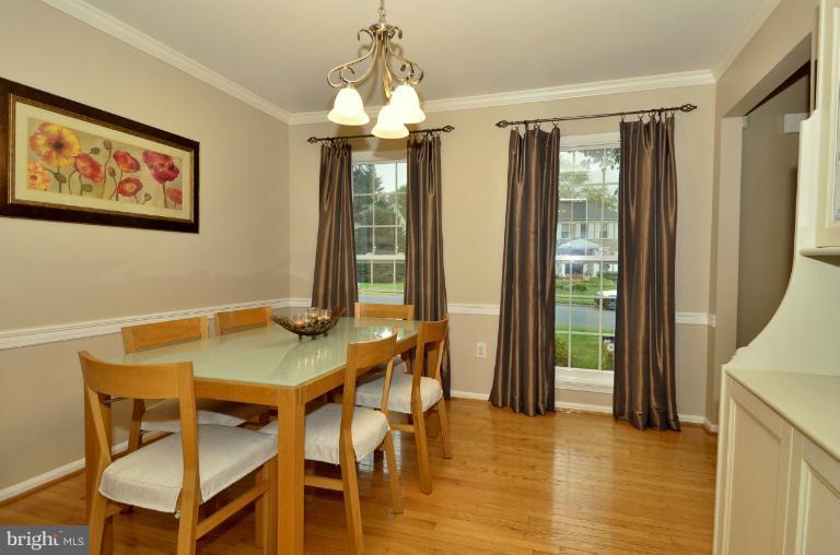902 Pointer Ridge Drive Gaithersburg, MD 20878 - Photo 9 of 30 Dining Room