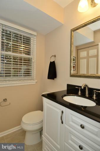 902 Pointer Ridge Drive Gaithersburg, MD 20878 - Photo 10 of 30 Bath