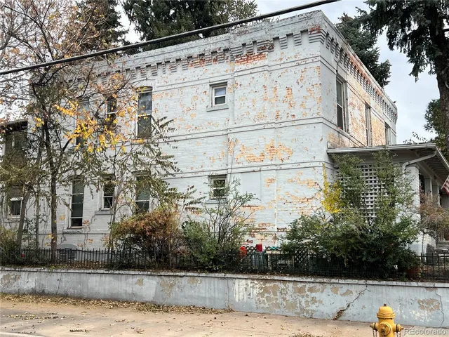 a view of a large white building