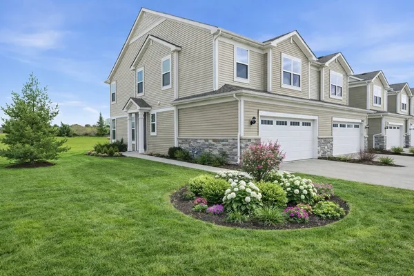 $364,900 | 1040 Moraine Drive, South Elgin, IL 60177
