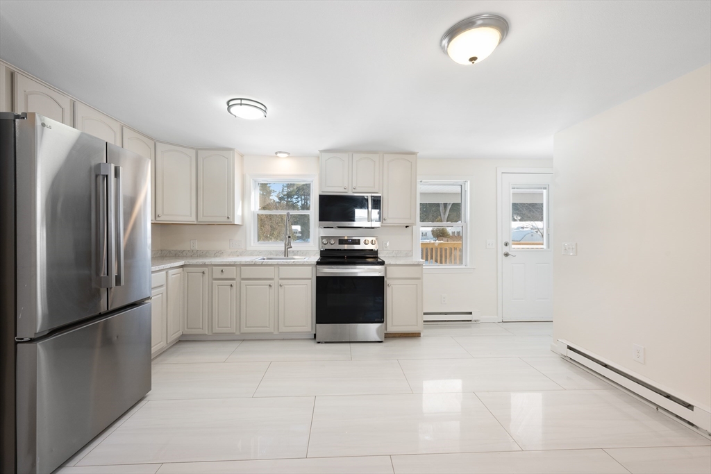 39 Thyme Lane Springfield, MA 01129 - Photo 4 of 30