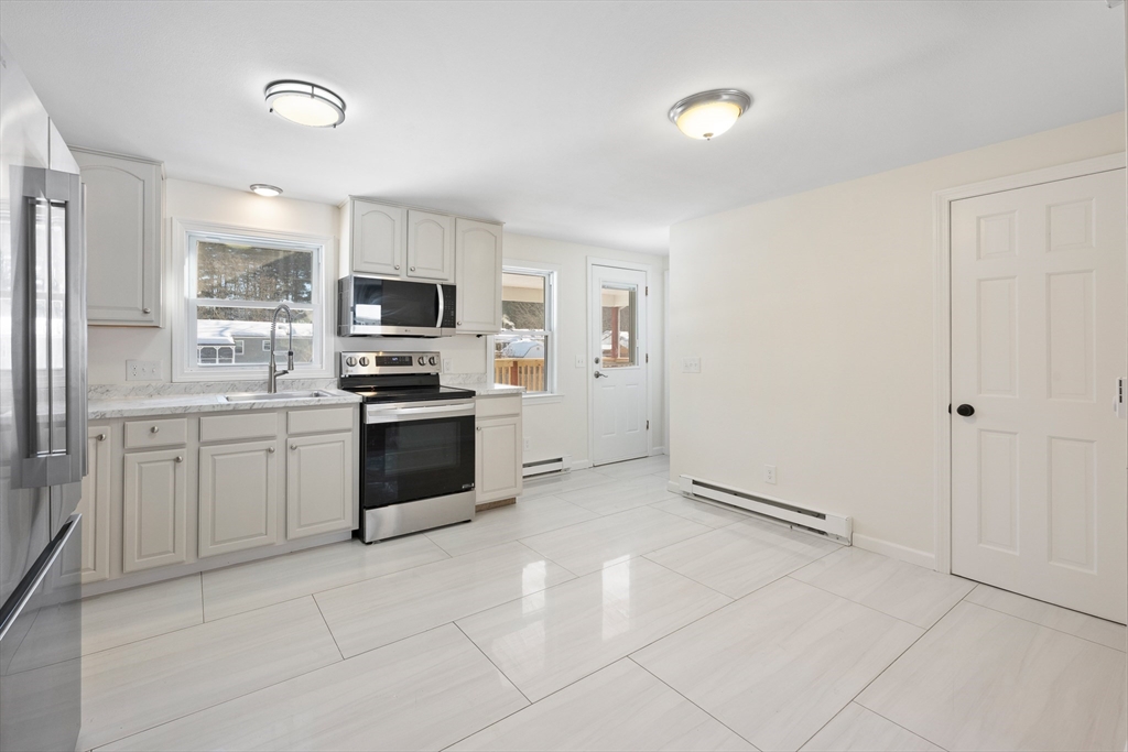 39 Thyme Lane Springfield, MA 01129 - Photo 5 of 30