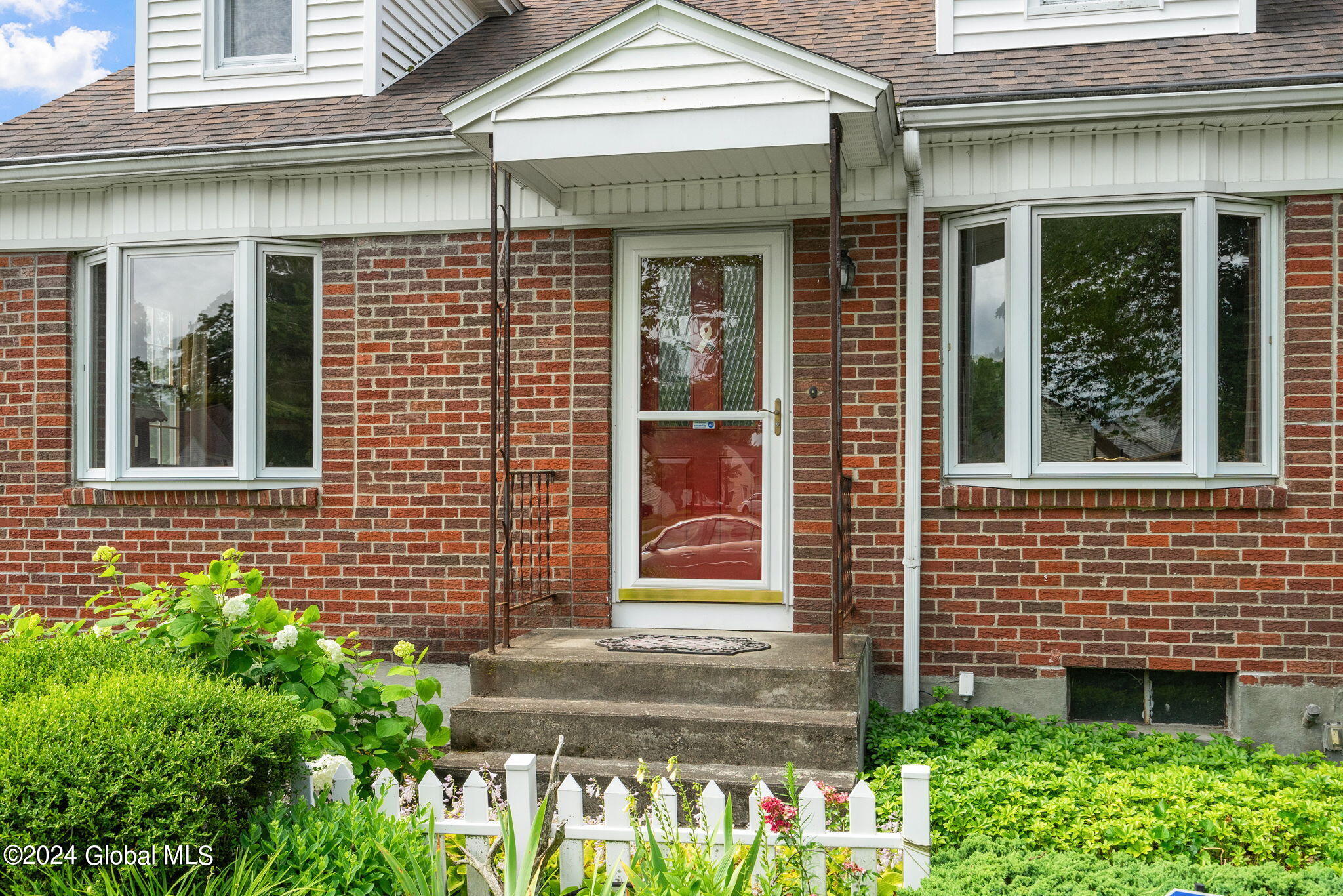 1043 Peter Road Rotterdam, NY 12303 - Photo 4 of 59 4-web-or-mls-1043-peter-rd