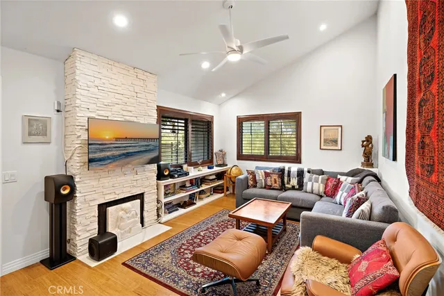 $950,000 | 1 Starfish Court, Newport Beach, CA 92663