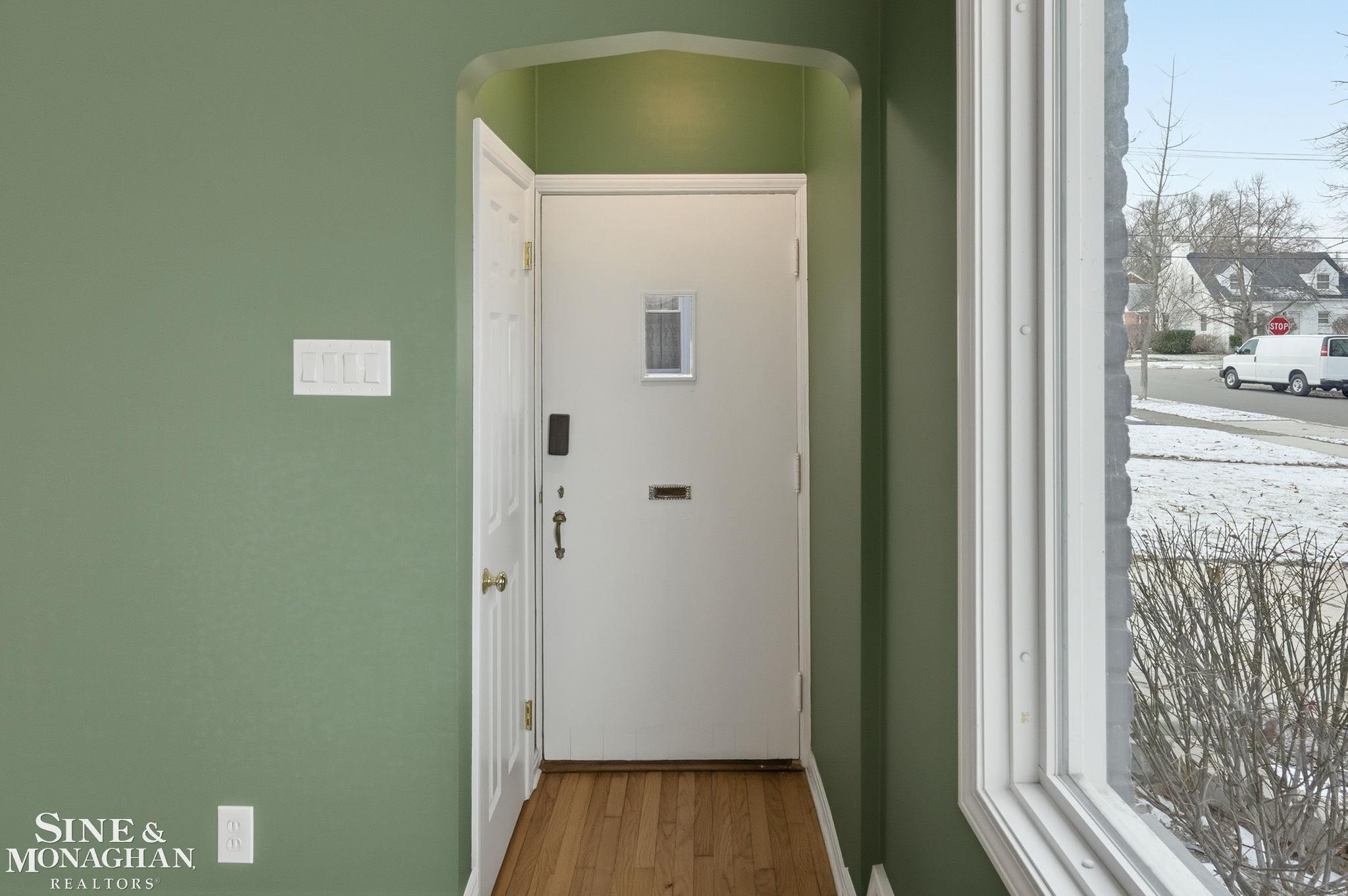 1641 Hampton Road Grosse Pointe Woods, MI 48236 - Photo 10 of 70