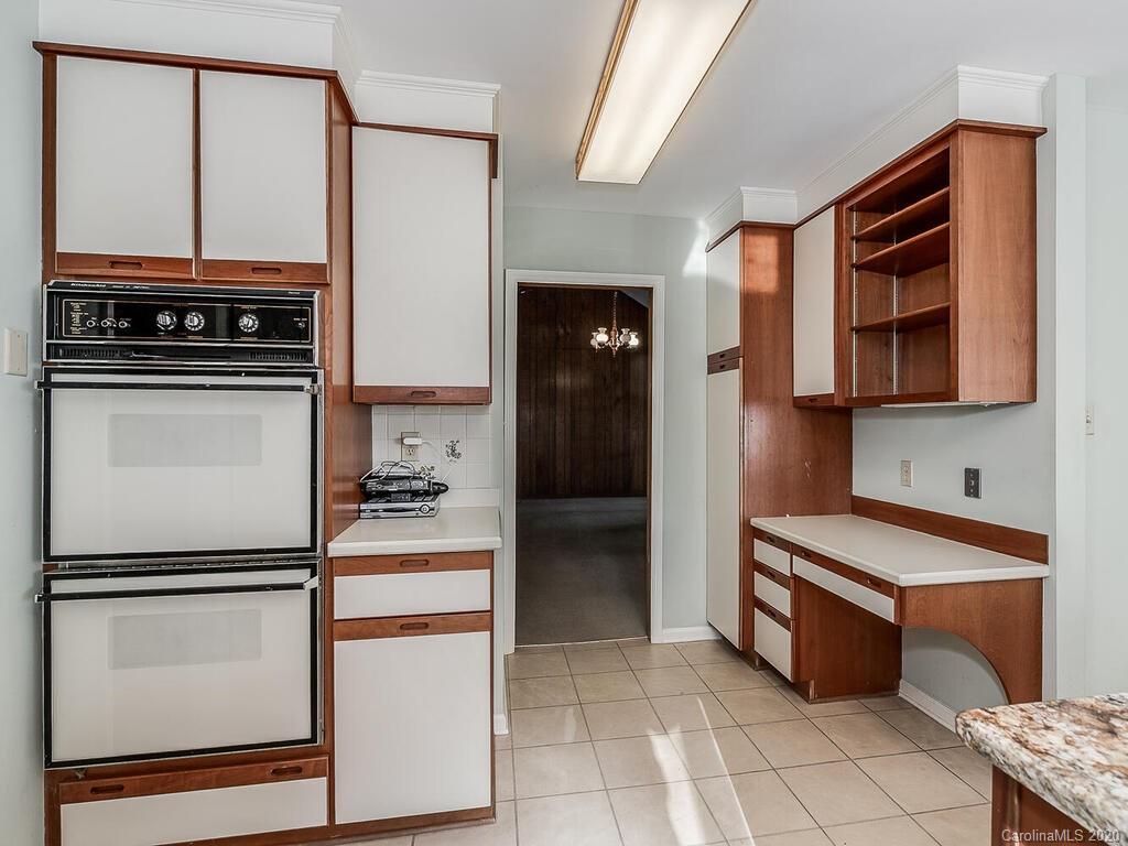 5012 Rounding Run Road Charlotte, NC 28277 - Photo 11 of 28 a kitchen with stainless steel appliances a refrigerator and a stove top oven