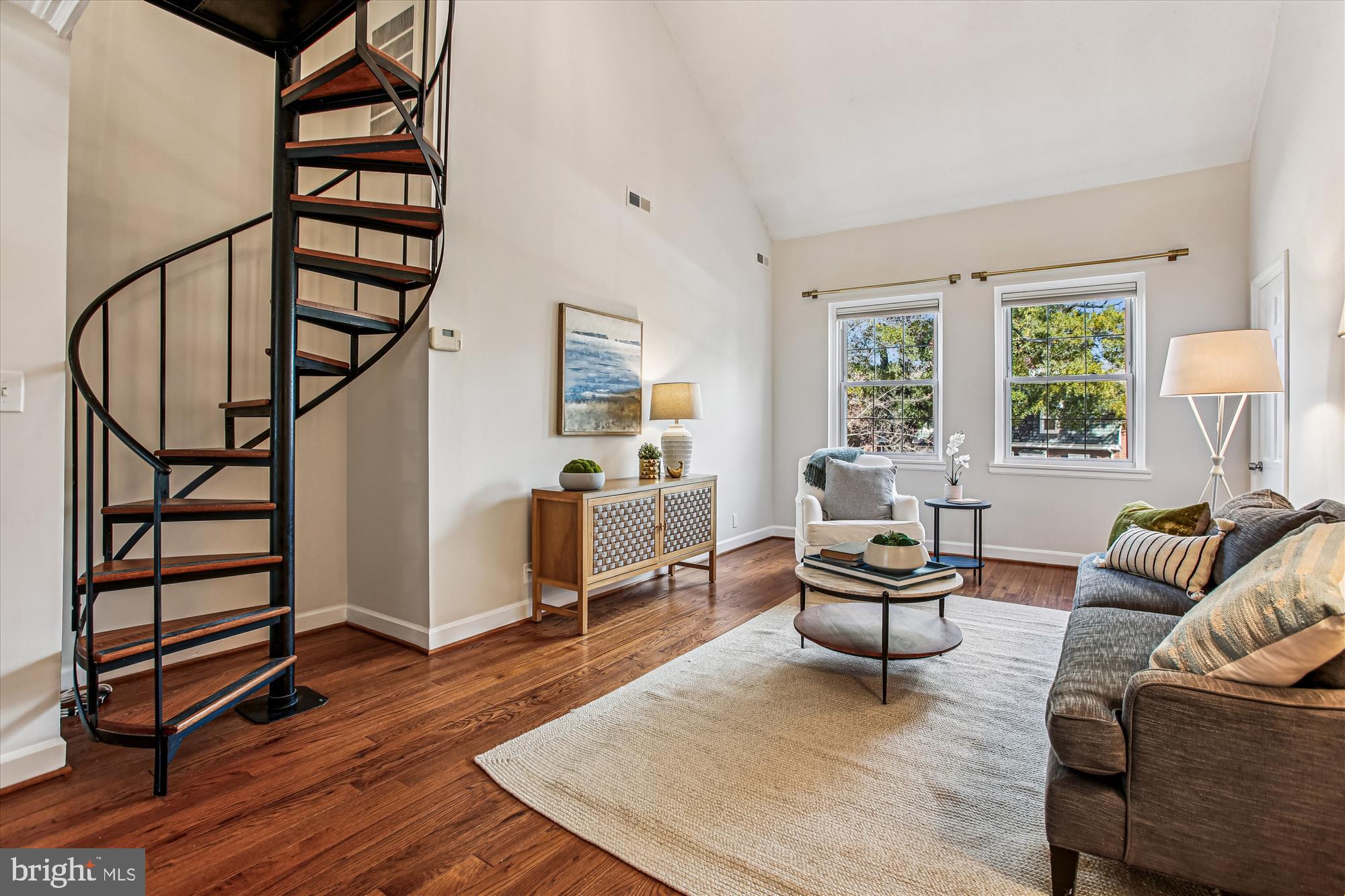 3000 South Columbus Street, Unit B2 Arlington, VA 22206 - Photo 3 of 50 Classic Fairlington spiral stairs!