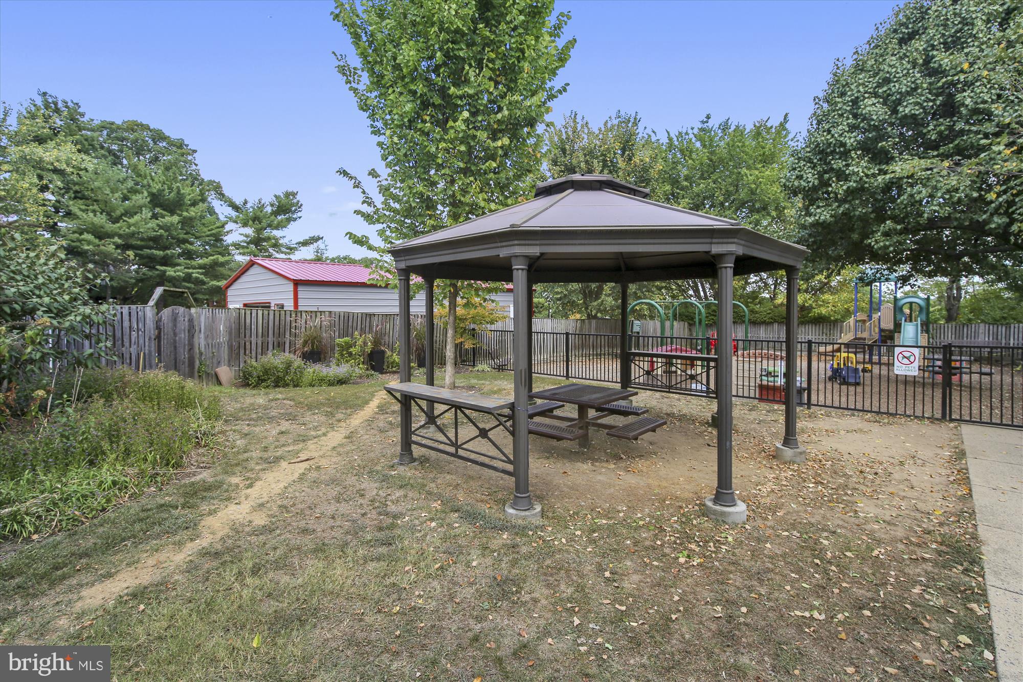 3000 South Columbus Street, Unit B2 Arlington, VA 22206 - Photo 41 of 50 Fairlington Village Picnic Area
