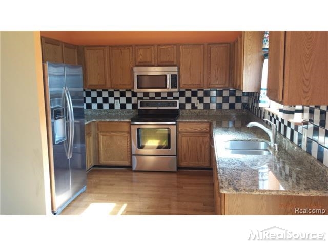 3128 Silverbrook Drive Rochester, MI 48306 - Photo 4 of 23 31204863-3.JPG