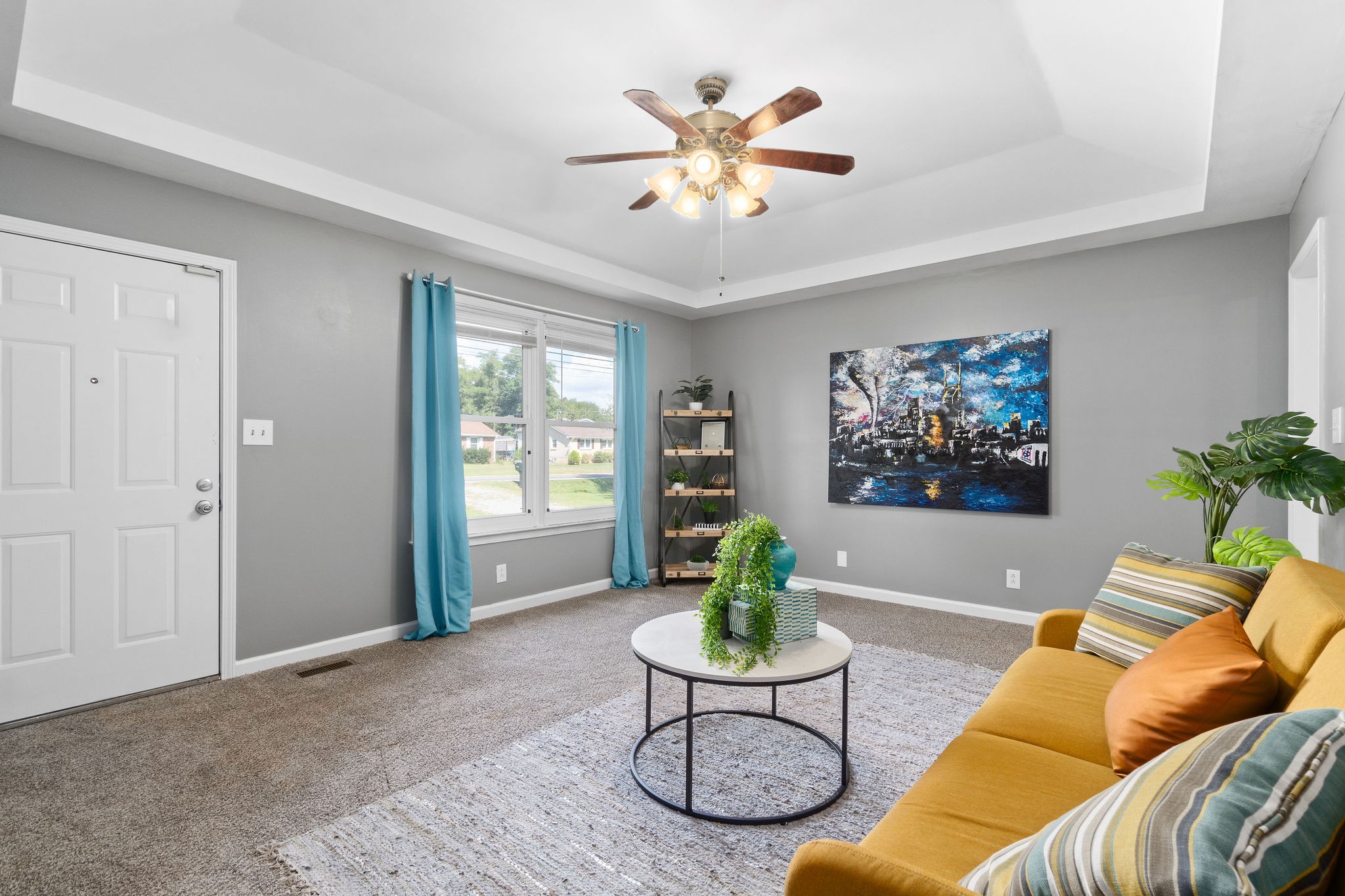 742 Needmore Road Clarksville, TN 37040 - Photo 5 of 35 a living room with furniture and a potted plant
