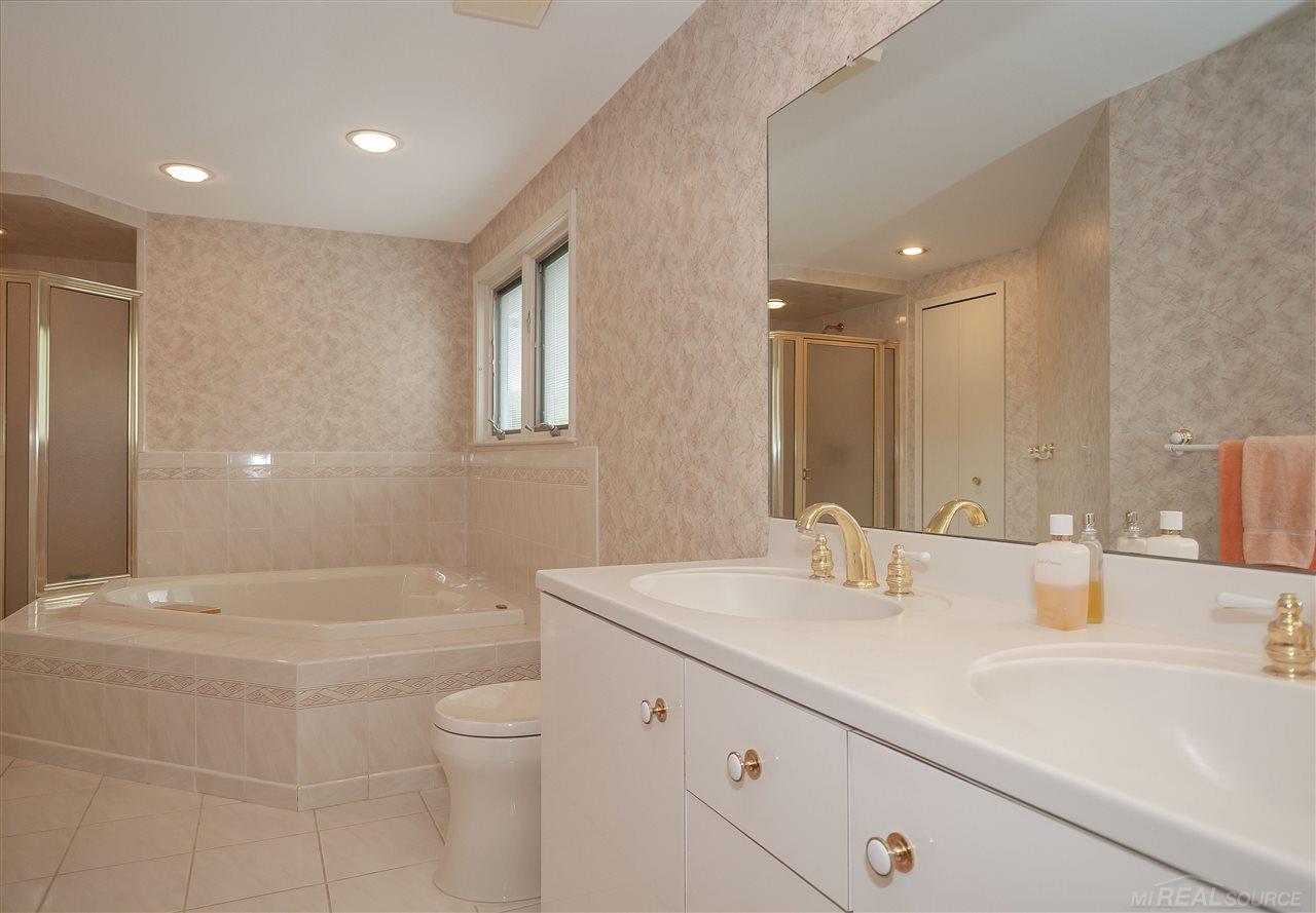 591 Canterbury Road Grosse Pointe, MI 48236 - Photo 33 of 55 31382294-32.JPG
