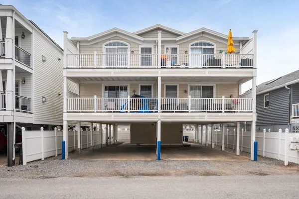 $575,000 | 14 Atlantic Avenue, Unit D, Salisbury, MA 01952